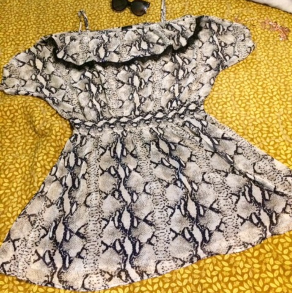 Snake print with lace detail and open sleeve tunic